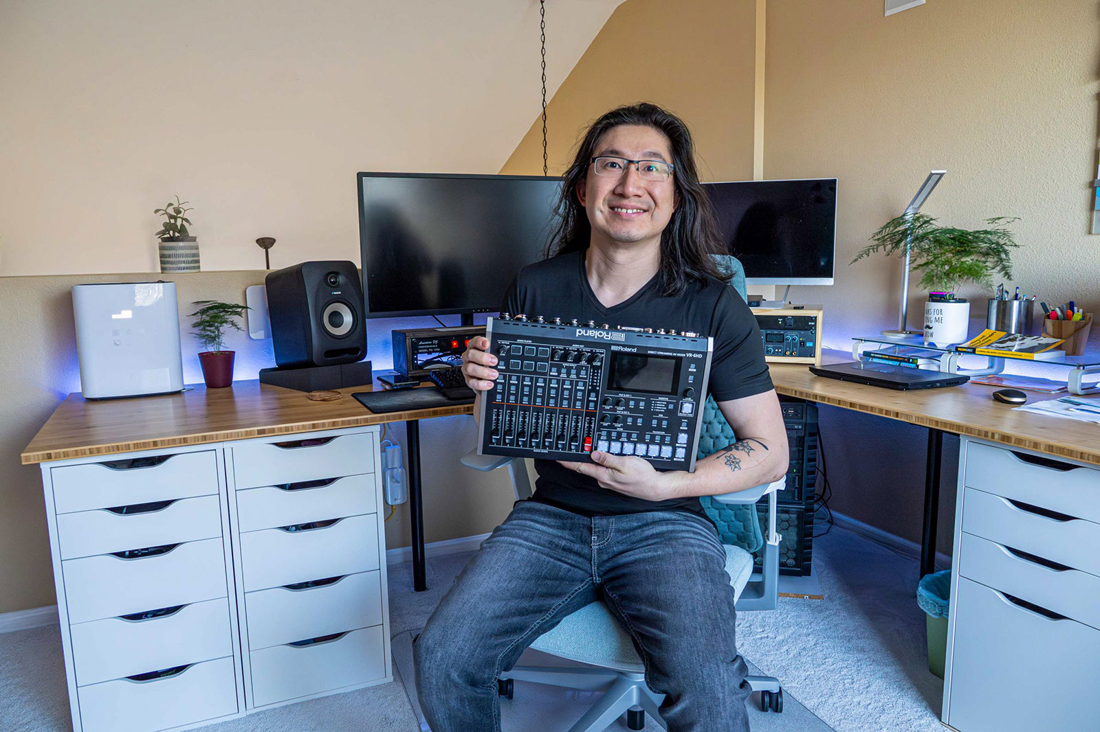 Owen Zhou - Roland VR-6HD