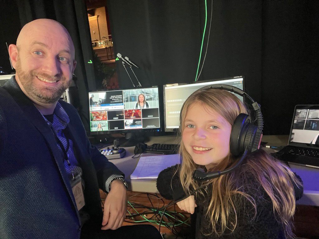 Jeremy Caldera (Pearl Technology) teaching his daughter about livestreaming