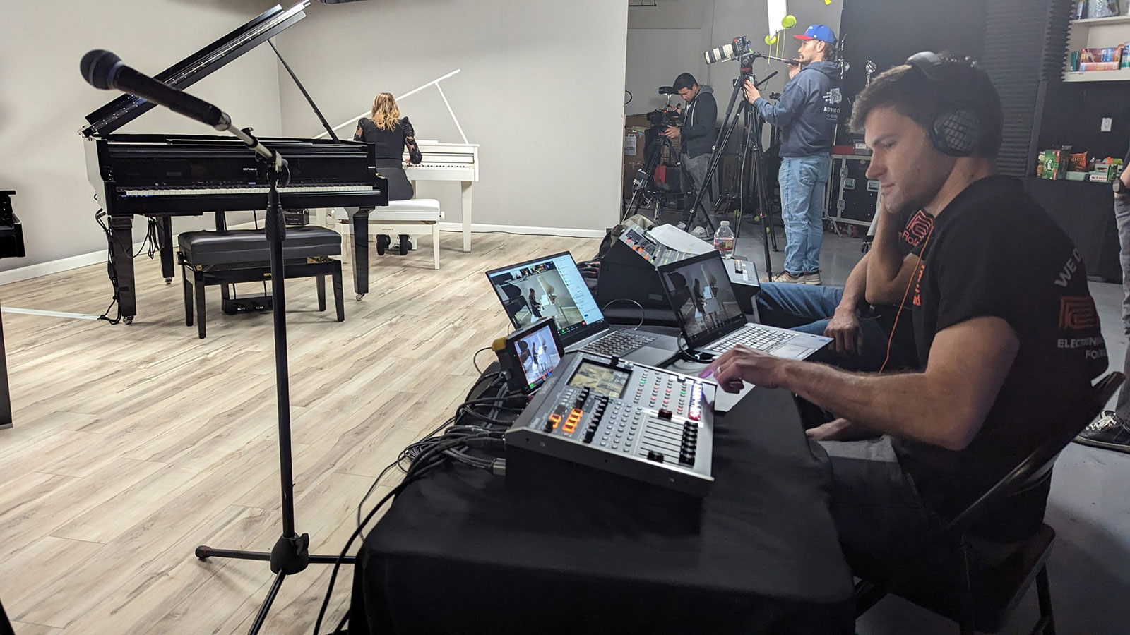A Grand Event - Roland VR-120HD
