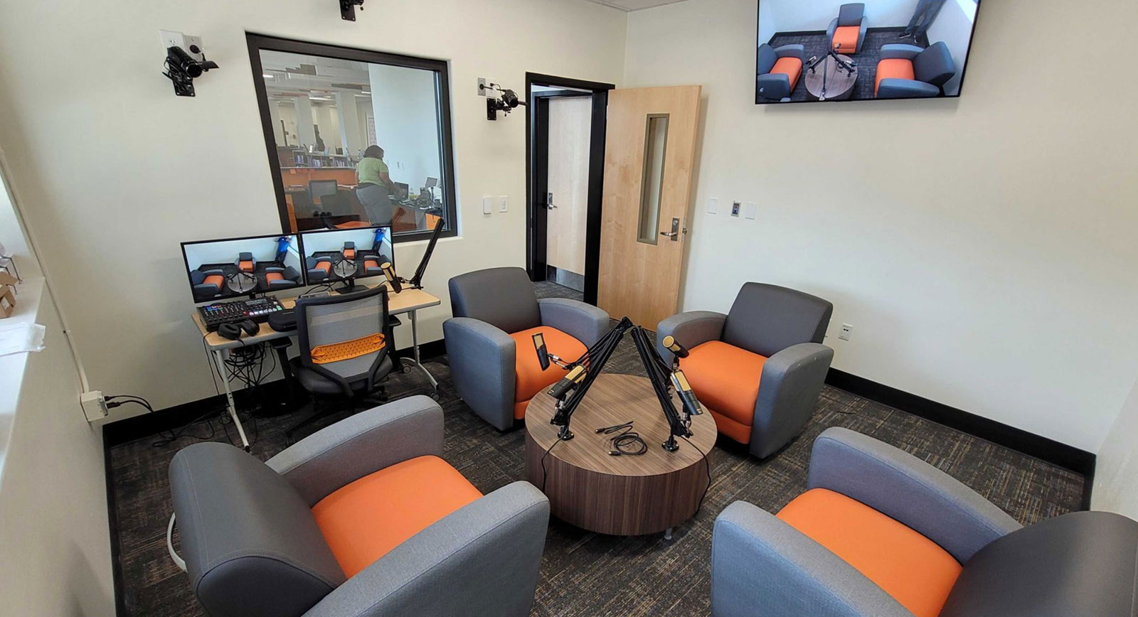 The Promise Career Institute Roland VR-6HD