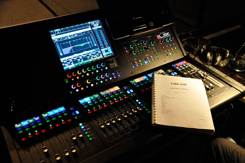 Roland Pro A V News Aktionen Pressemitteilungen Is Roland M 5000 Live Mixing Console At The Front Of House Position