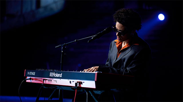 Roland V-STAGE76 パフォーマンス・キーボード Roland - V-STAGE 76 | Performance Keyboard